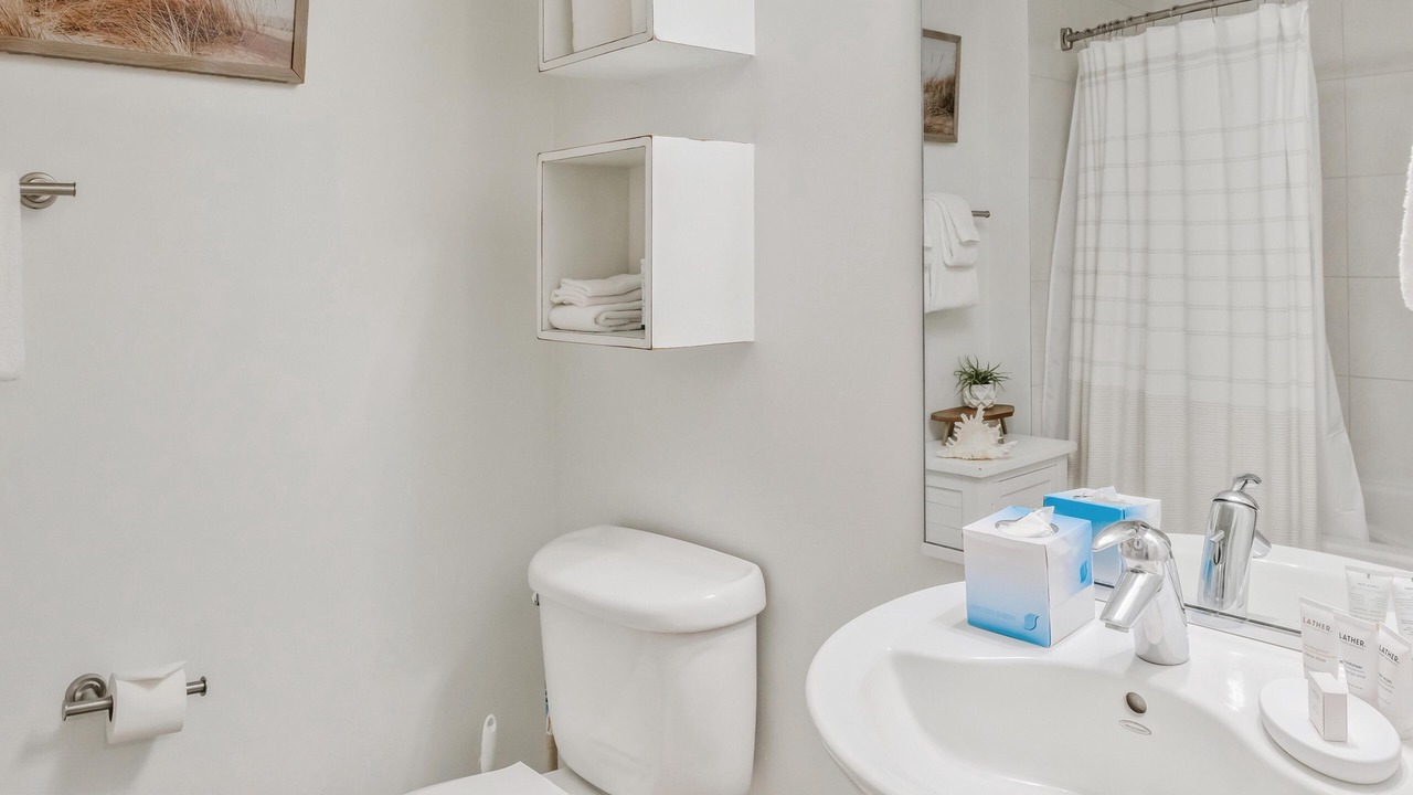 Photo of Bathroom in Baytowne Wharf