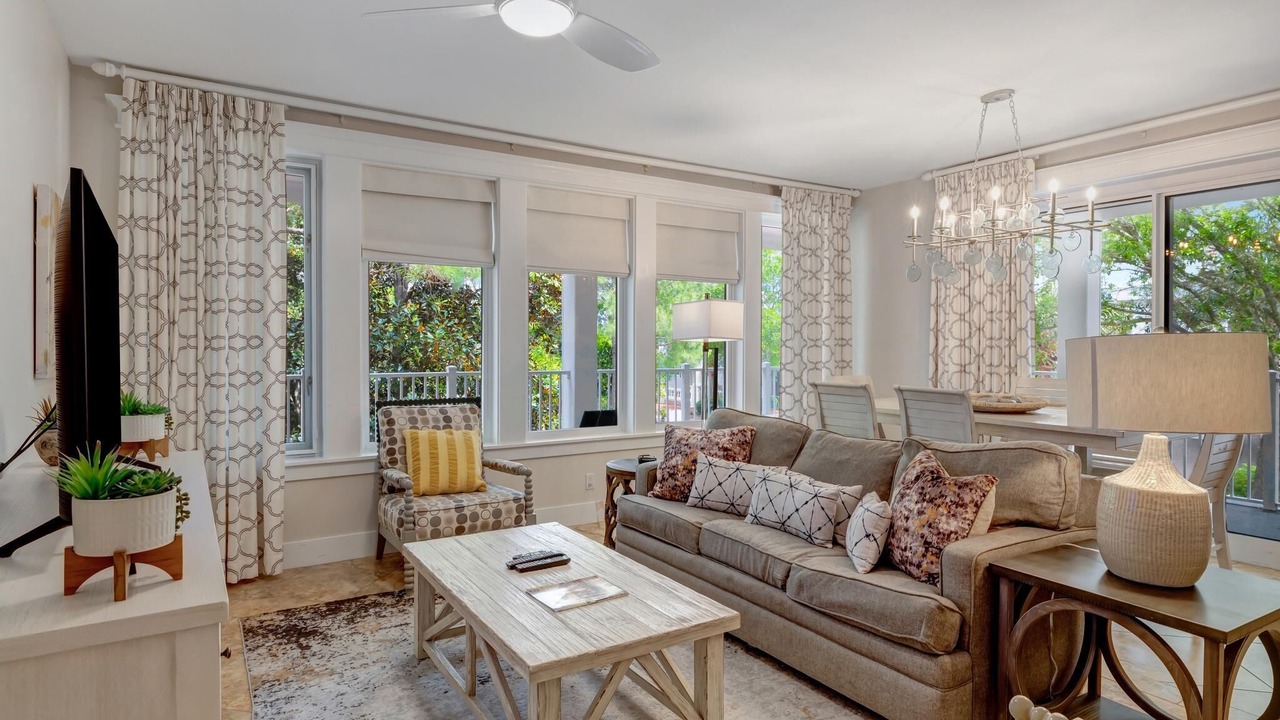 Photo of Livingroom in Baytowne Wharf
