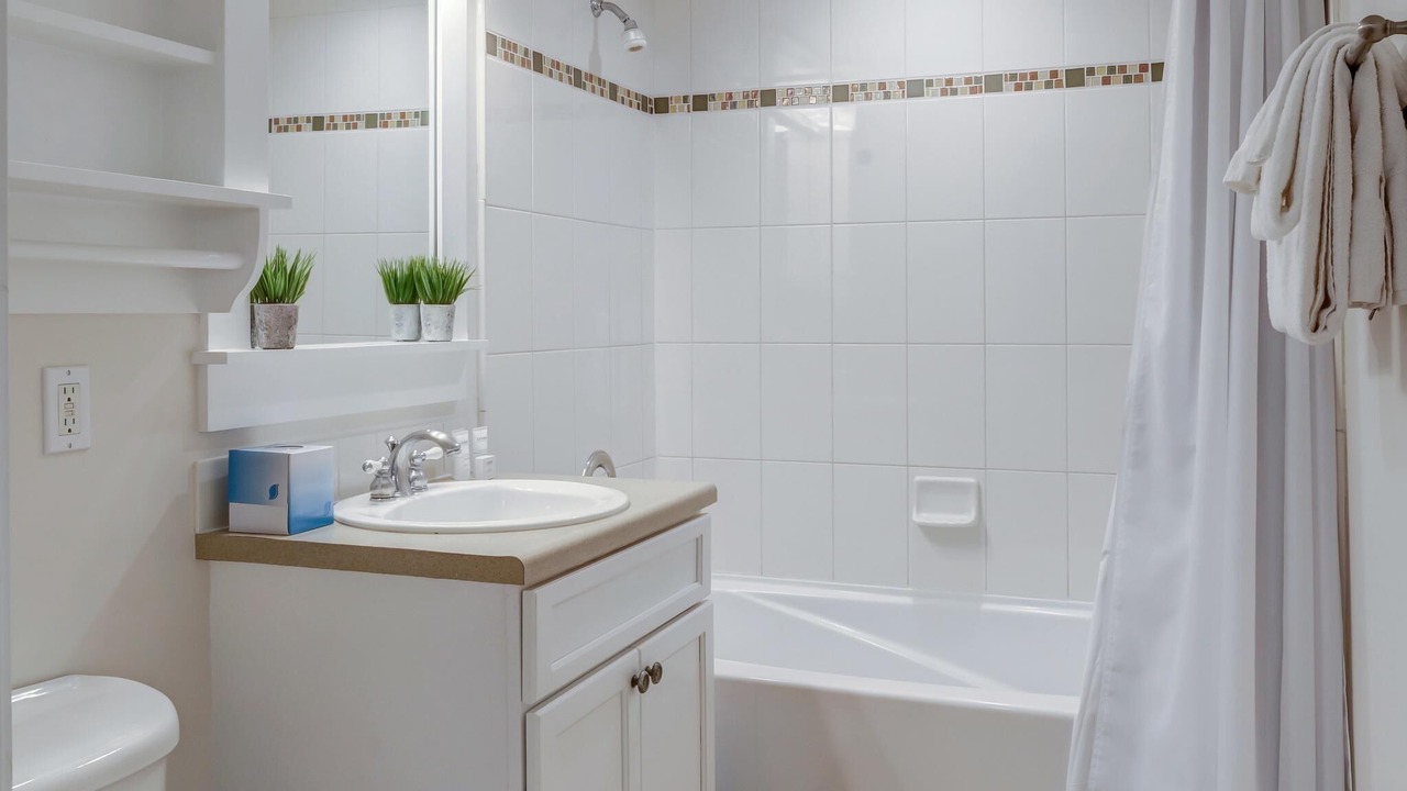 Photo of Bathroom in Baytowne Wharf
