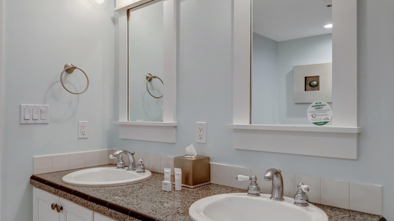 Photo of Bathroom in Baytowne Wharf