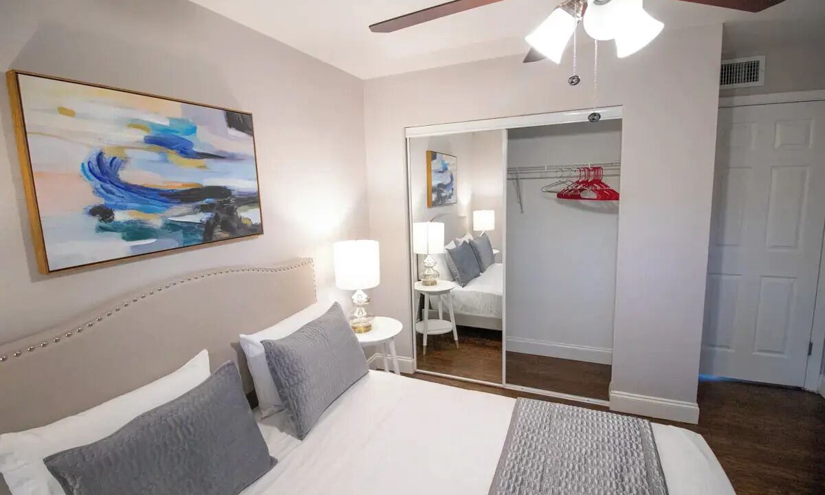 Photo of Bedroom in Central Oakland Park