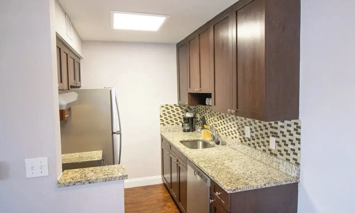 Photo of Kitchen in Central Oakland Park