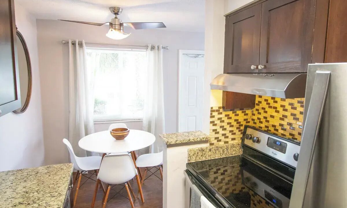 Photo of Kitchen in Central Oakland Park