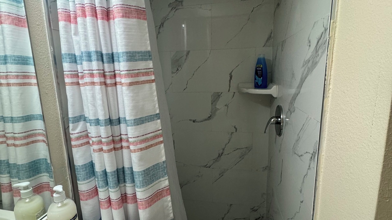 Photo of Bathroom in Pinecrest West Park