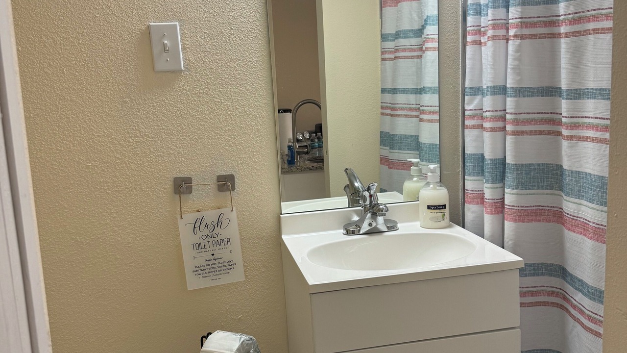 Photo of Bathroom in Pinecrest West Park