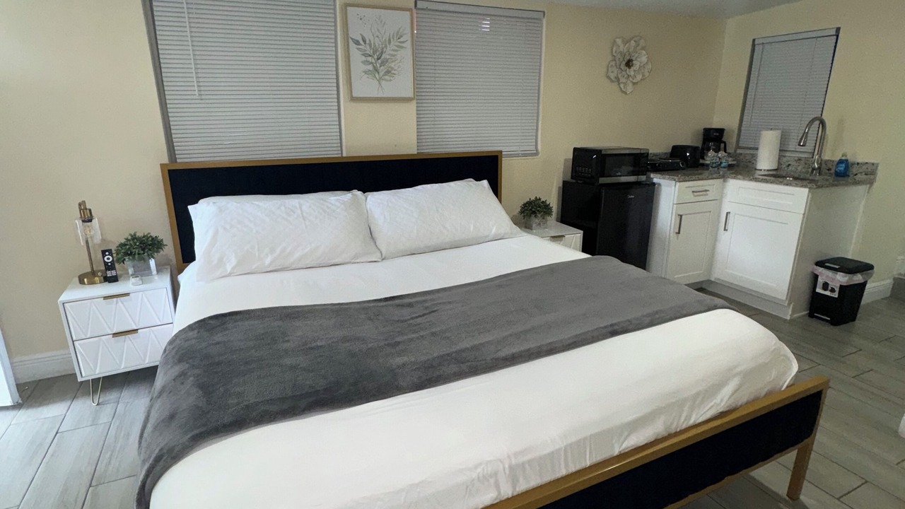 Photo of Bedroom in Pinecrest West Park