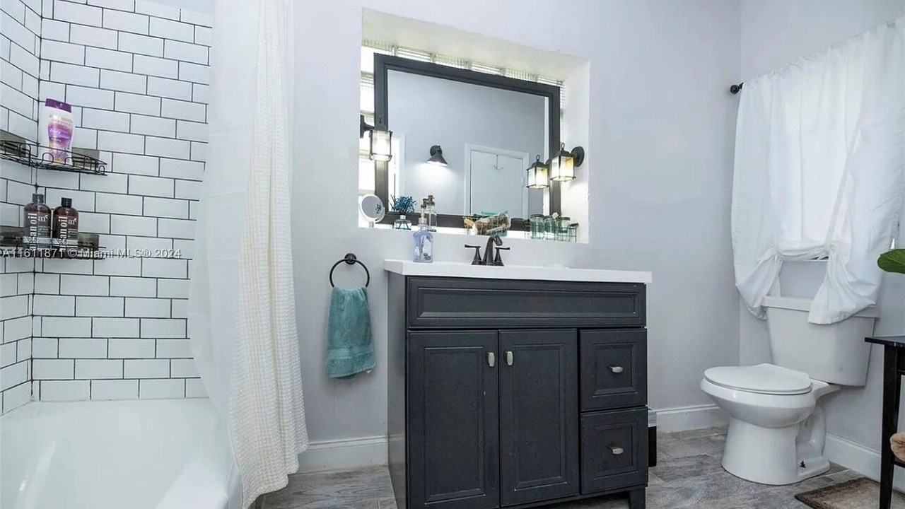 Photo of Bathroom in Croissant Park