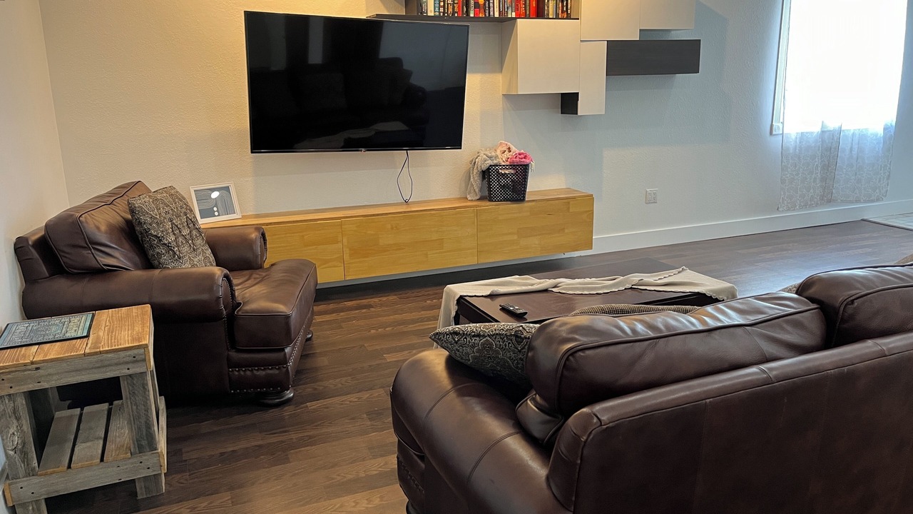 Photo of Livingroom in Central Oakland Park