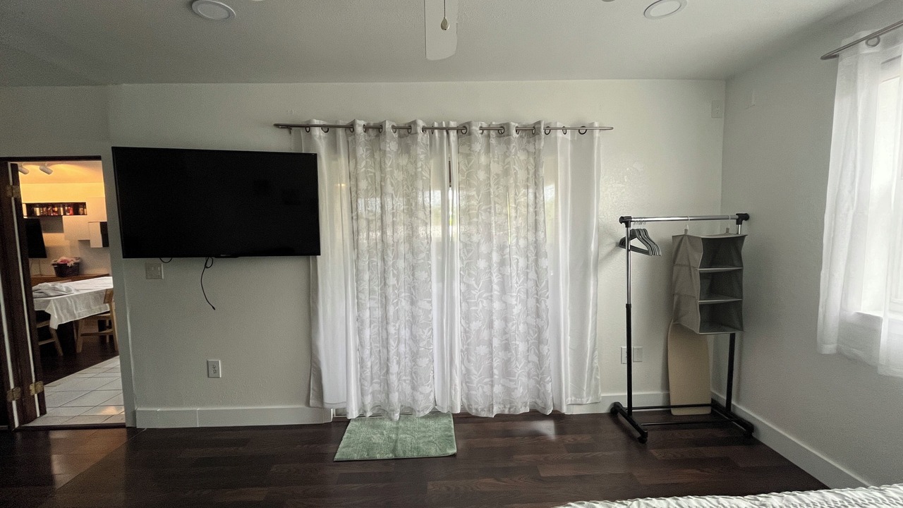 Photo of Bedroom in Central Oakland Park
