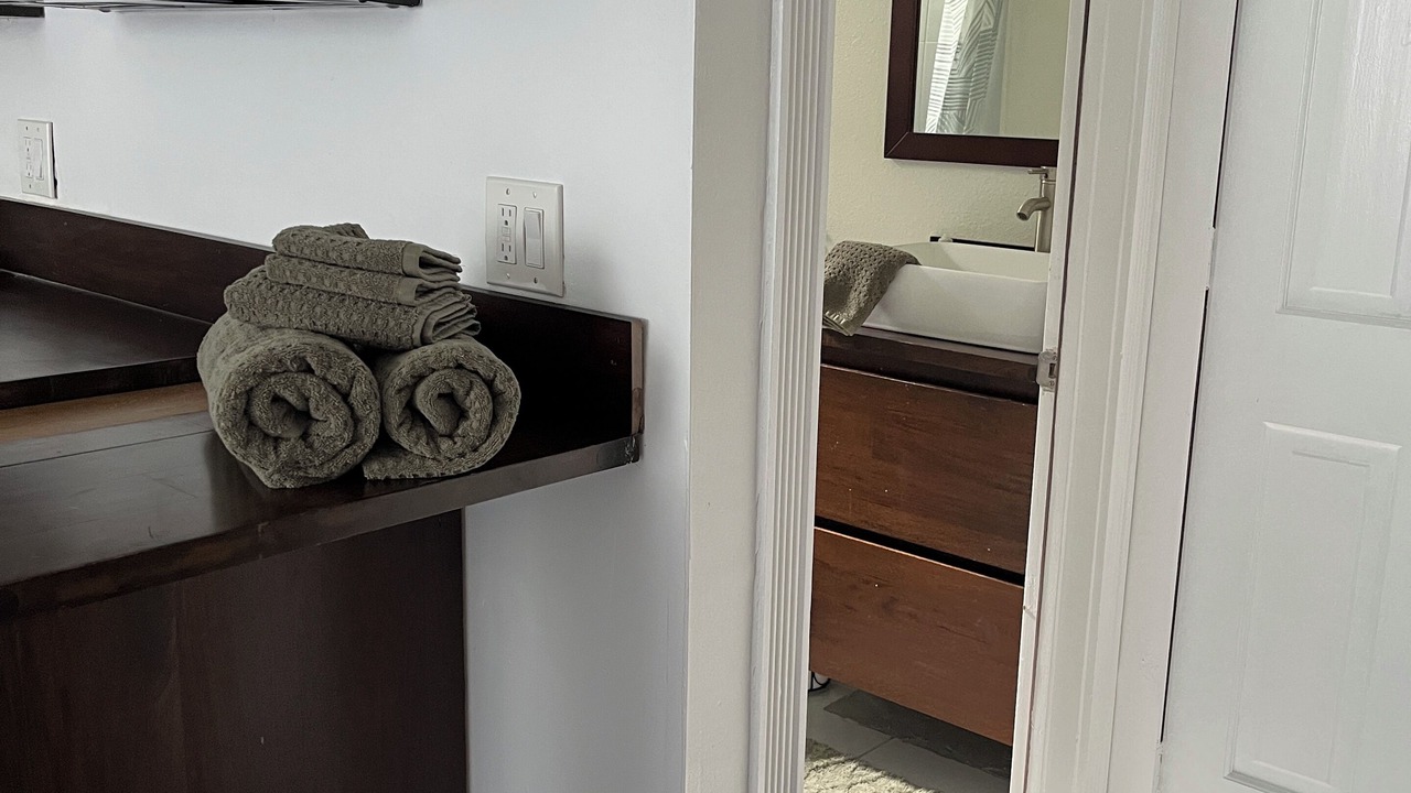 Photo of Bedroom in Central Oakland Park