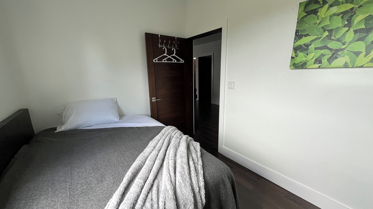 Photo of Bedroom in Central Oakland Park