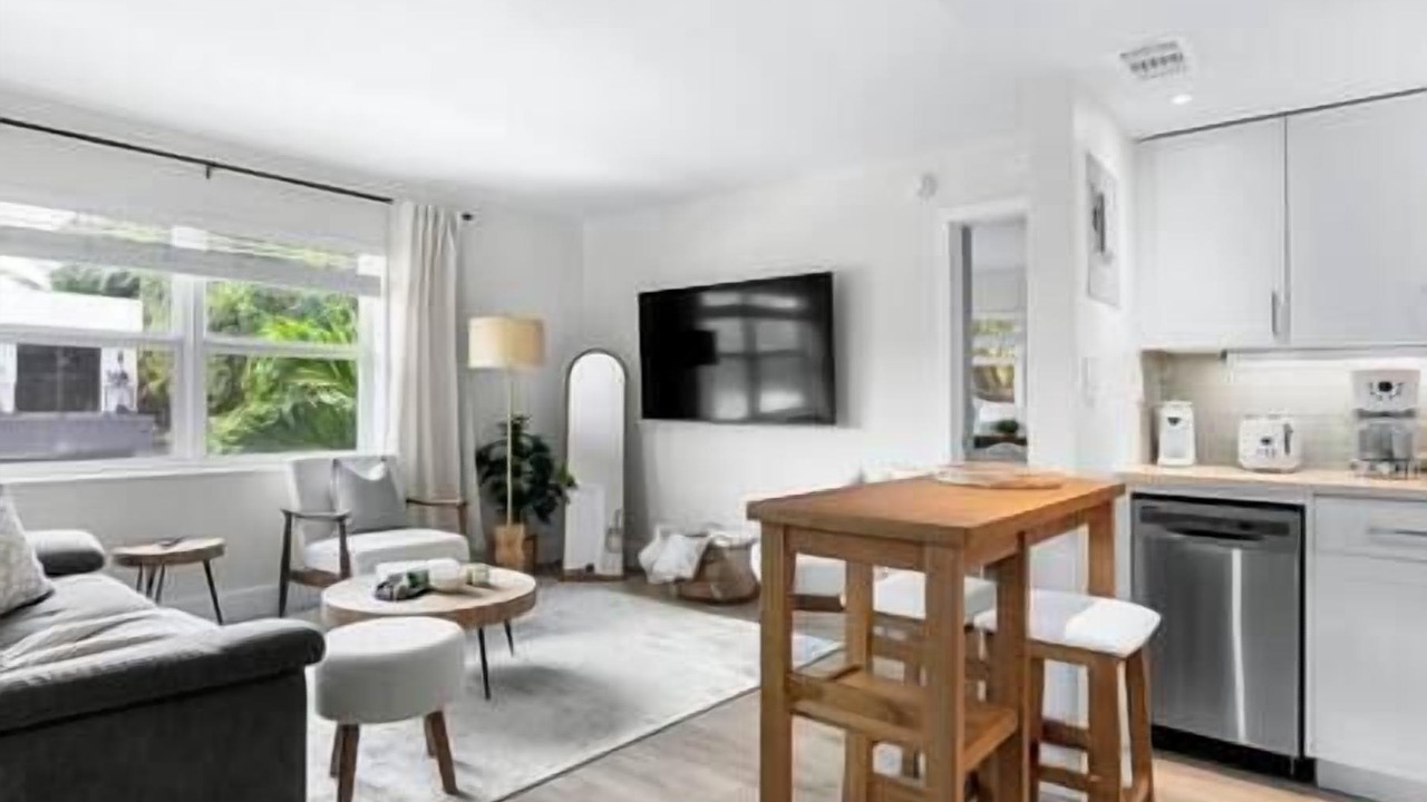 Photo of Livingroom in Hendricks and Venice Isles