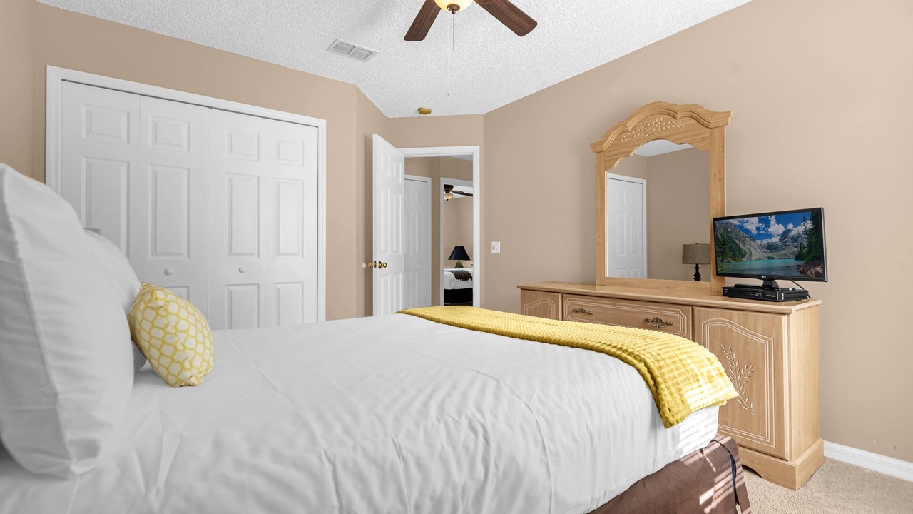 Photo of Bedroom in Crescent Lakes