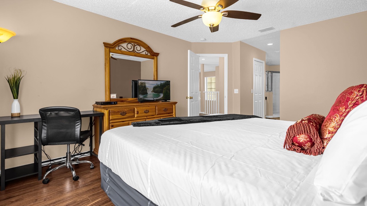 Photo of Bedroom in Crescent Lakes
