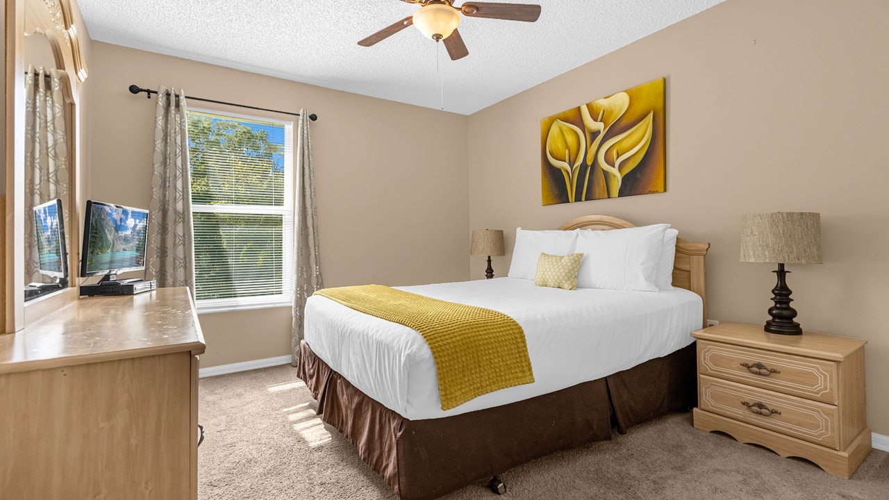 Photo of Bedroom in Crescent Lakes