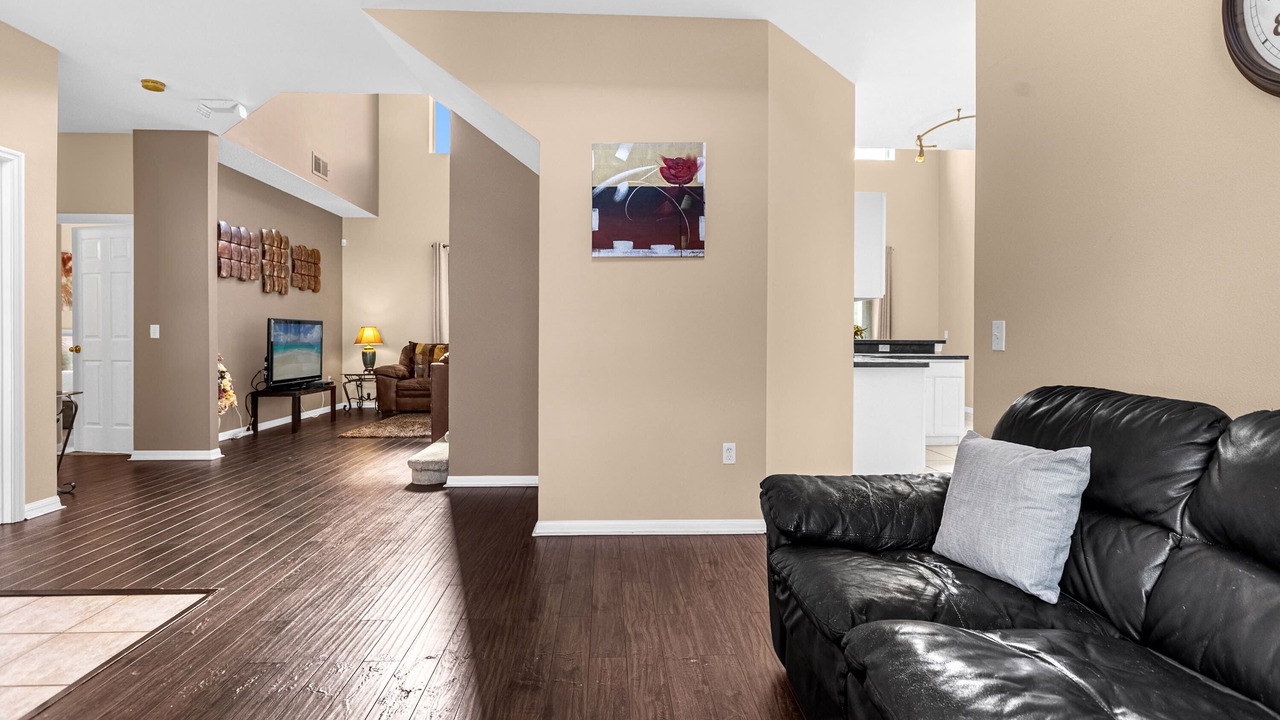 Photo of Livingroom in Crescent Lakes
