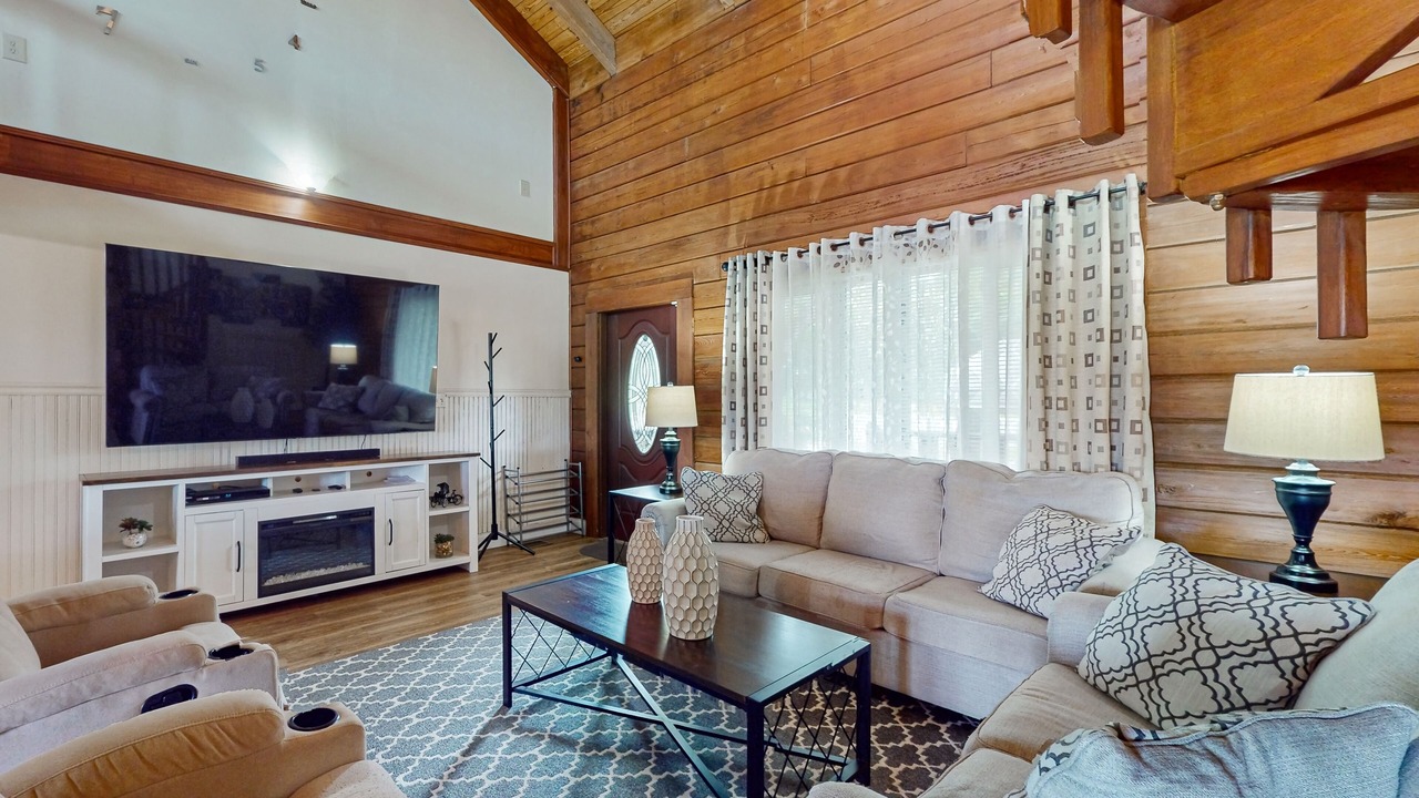 Photo of Livingroom in Groveland