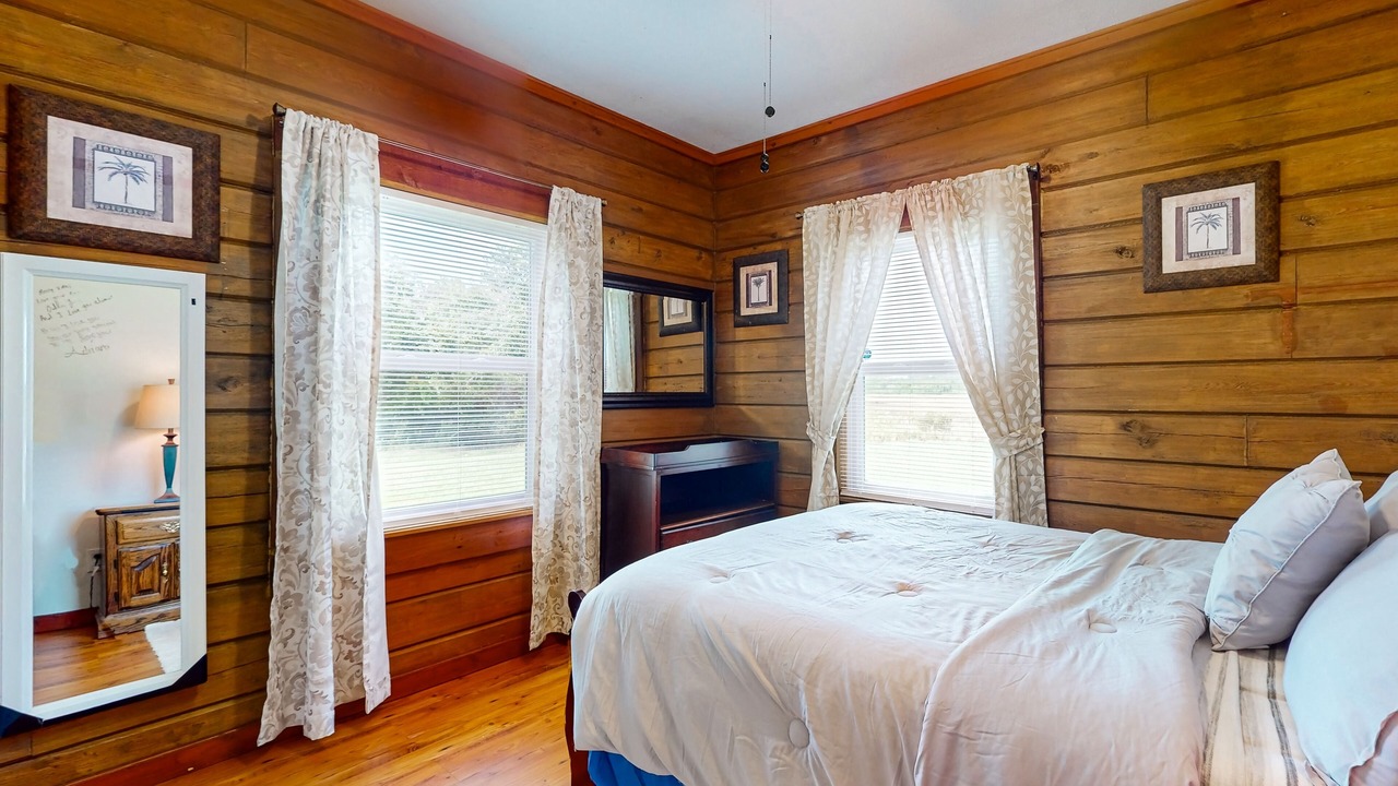 Photo of Bedroom in Groveland