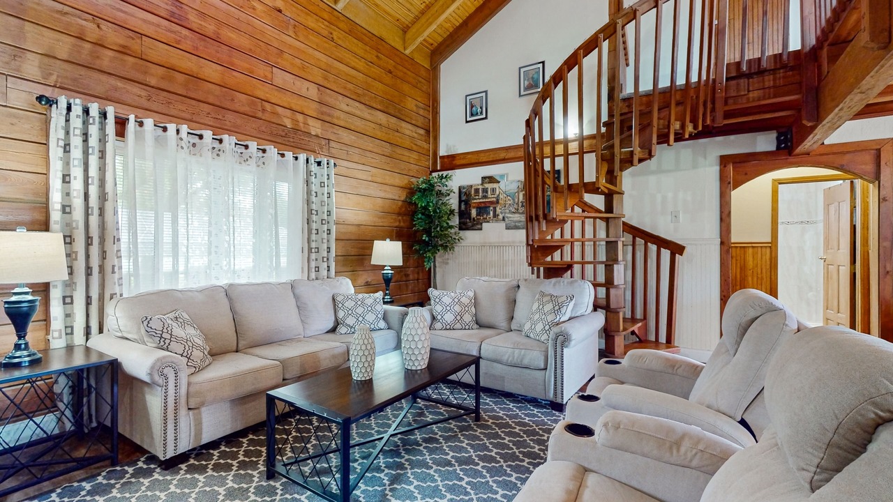 Photo of Livingroom in Groveland