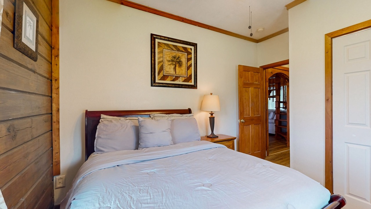 Photo of Bedroom in Groveland