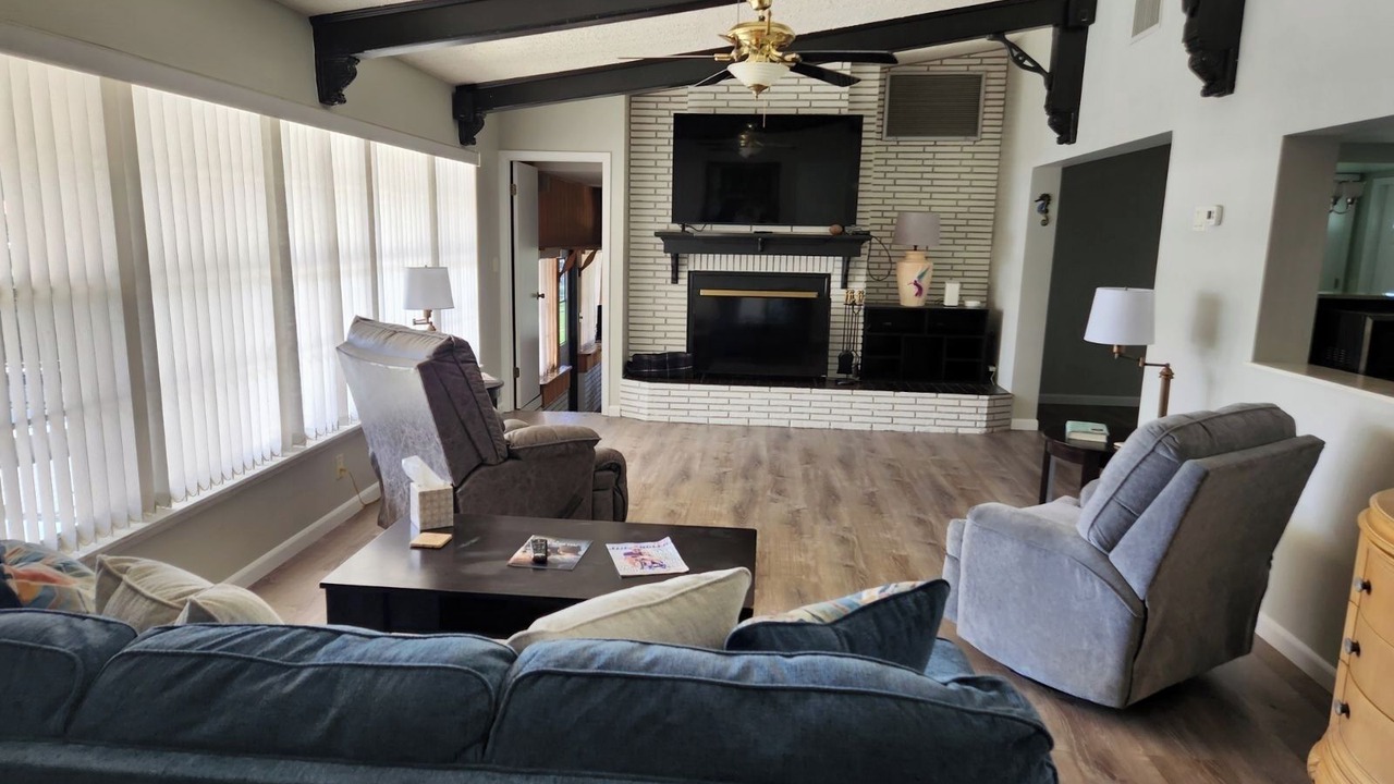 Photo of Livingroom in Taylor Creek