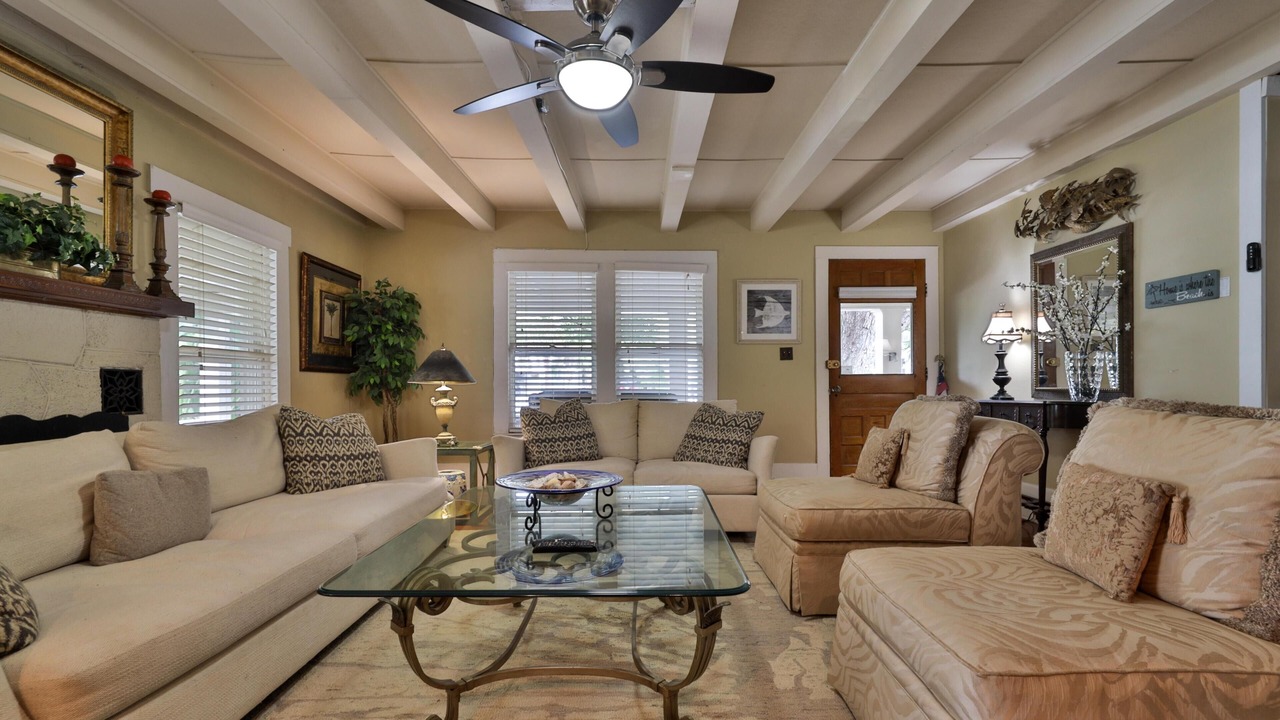 Photo of Livingroom in New Smyrna Beach