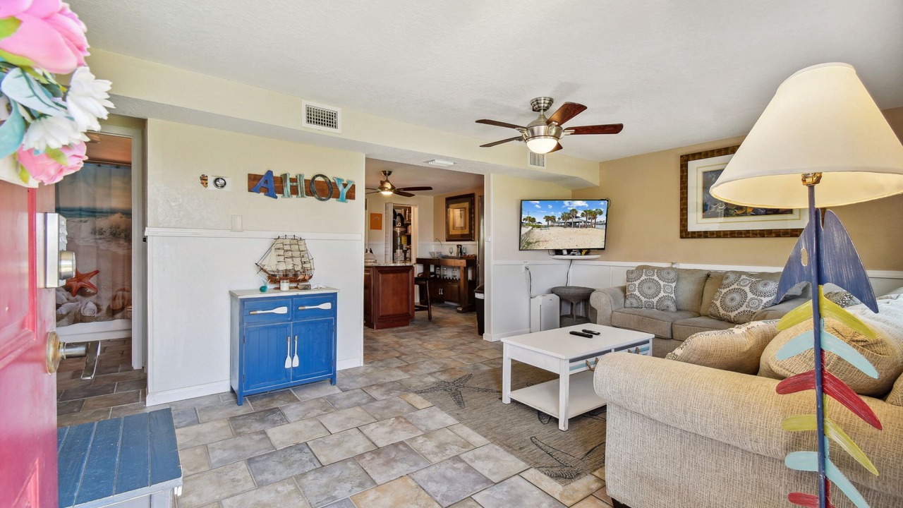 Photo of Livingroom in Hudson Beach Estates