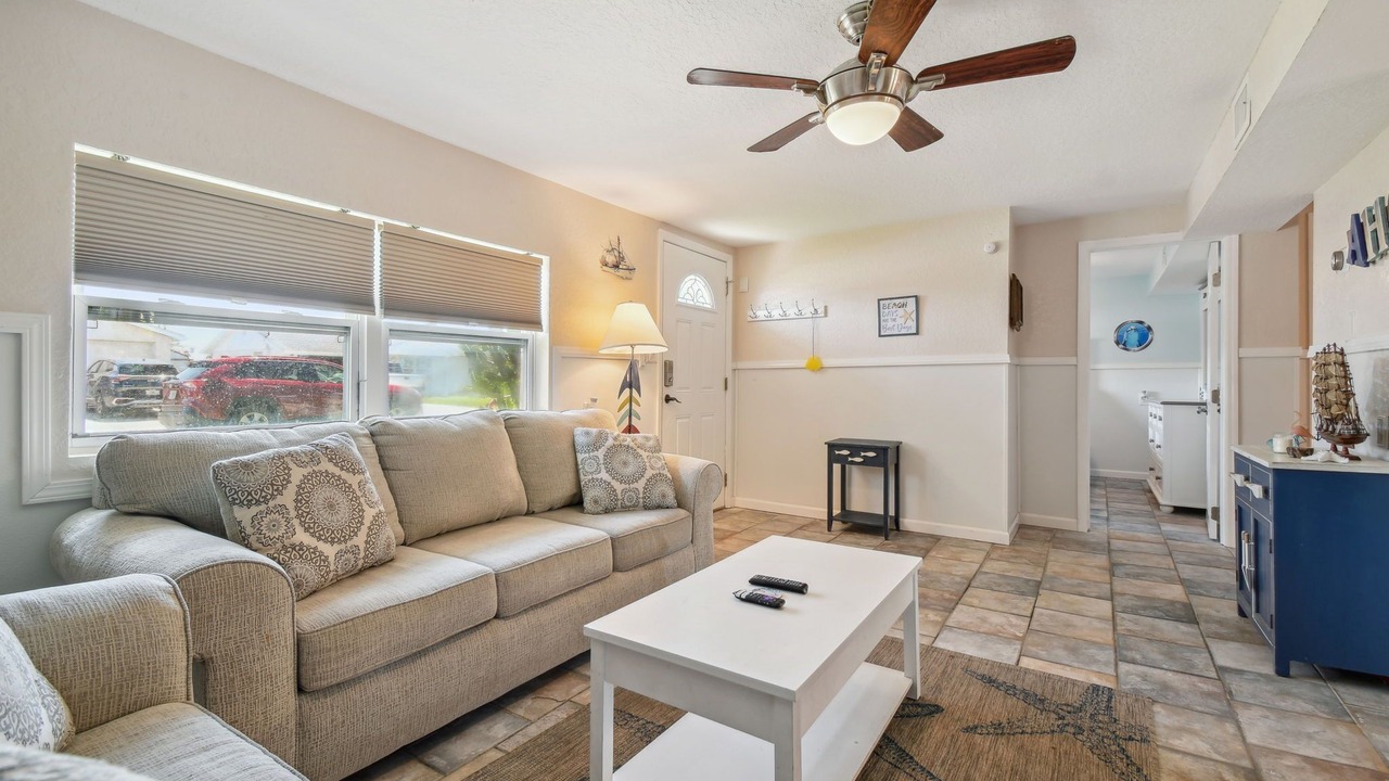 Photo of Livingroom in Hudson Beach Estates
