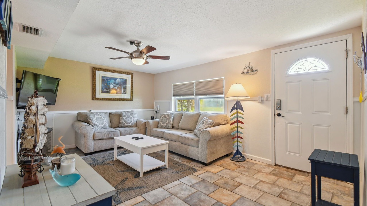 Photo of Livingroom in Hudson Beach Estates