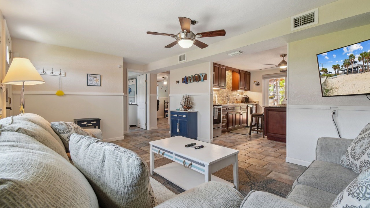 Photo of Livingroom in Hudson Beach Estates