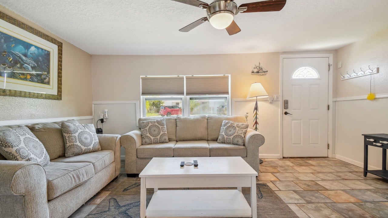 Photo of Livingroom in Hudson Beach Estates