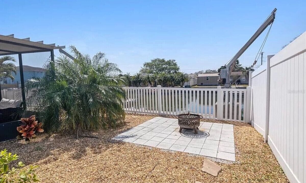 Photo of Patio Balcony in Vista Del Mar