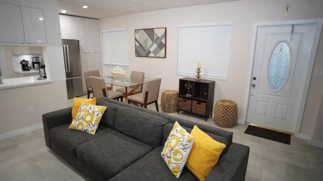Photo of Livingroom in Ludlam