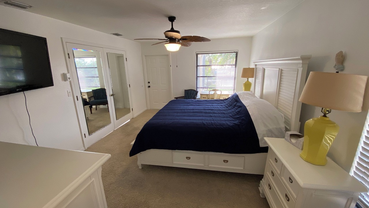 Photo of Bedroom in Edgewater