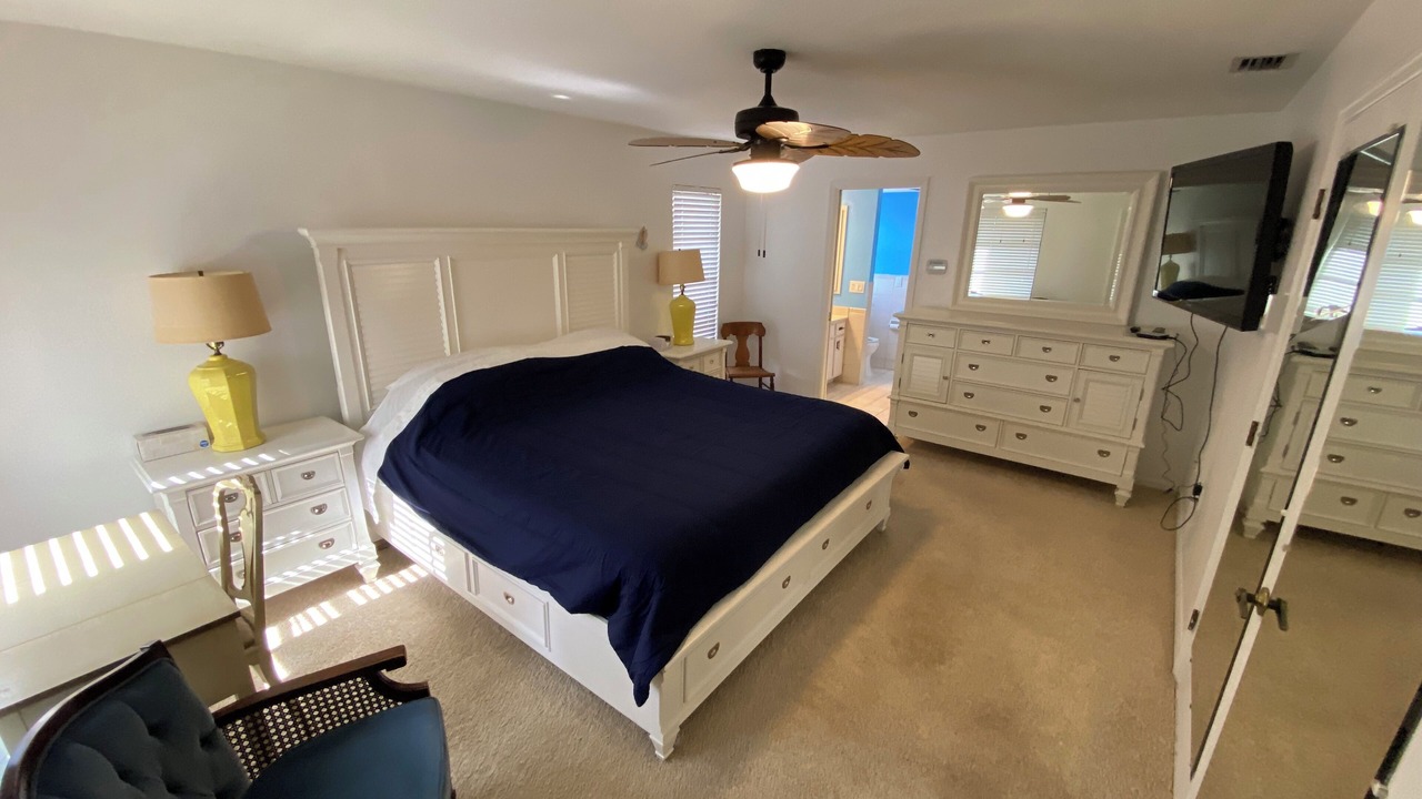 Photo of Bedroom in Edgewater
