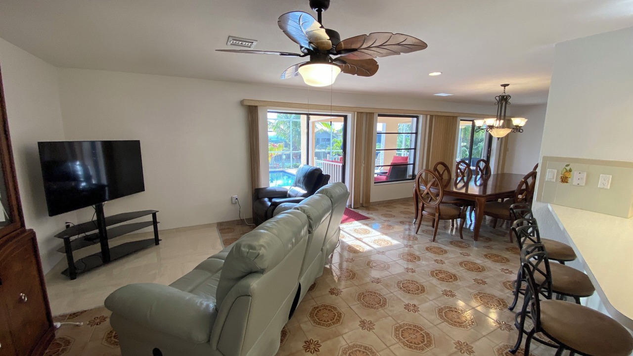 Photo of Livingroom in Edgewater