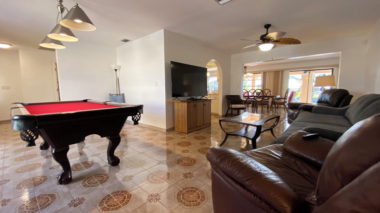Photo of Livingroom in Edgewater