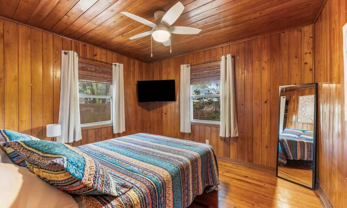 Photo of Bedroom in Chassahowitzka