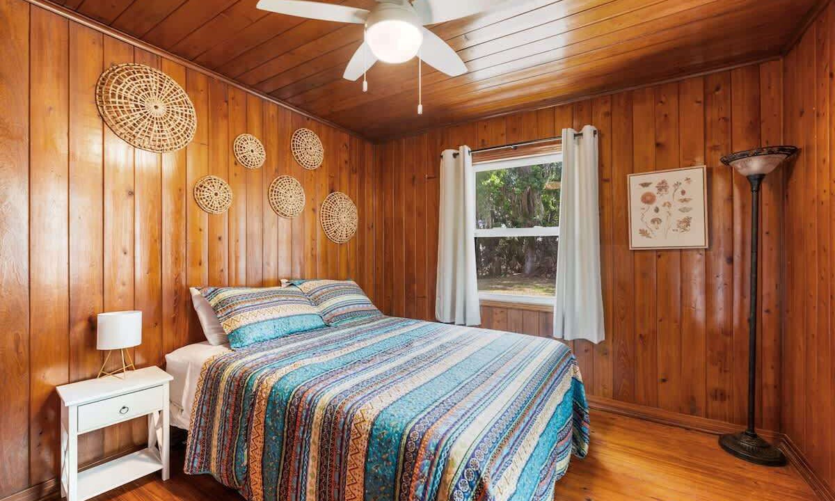 Photo of Bedroom in Chassahowitzka