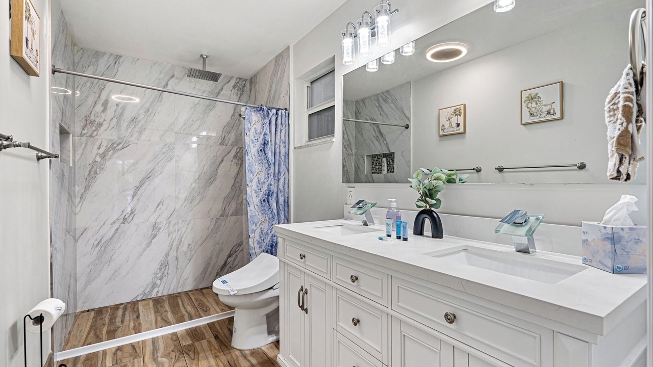 Photo of Bathroom in Tropic Palms