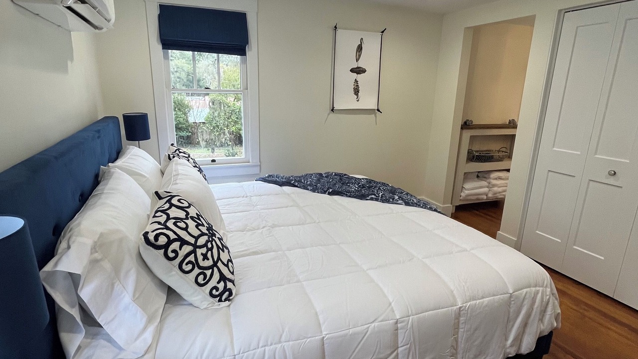Photo of Bedroom in Putnam Hall