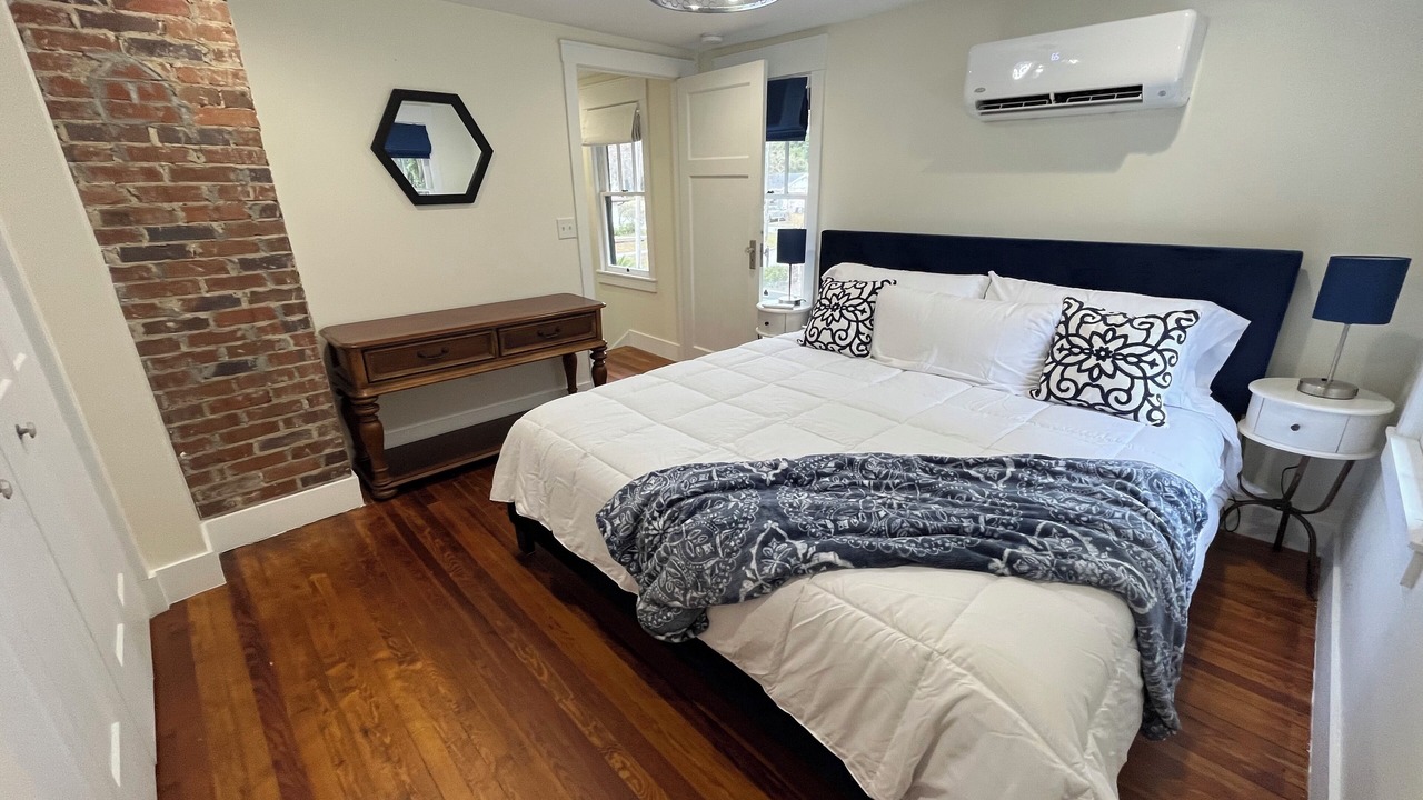 Photo of Bedroom in Putnam Hall