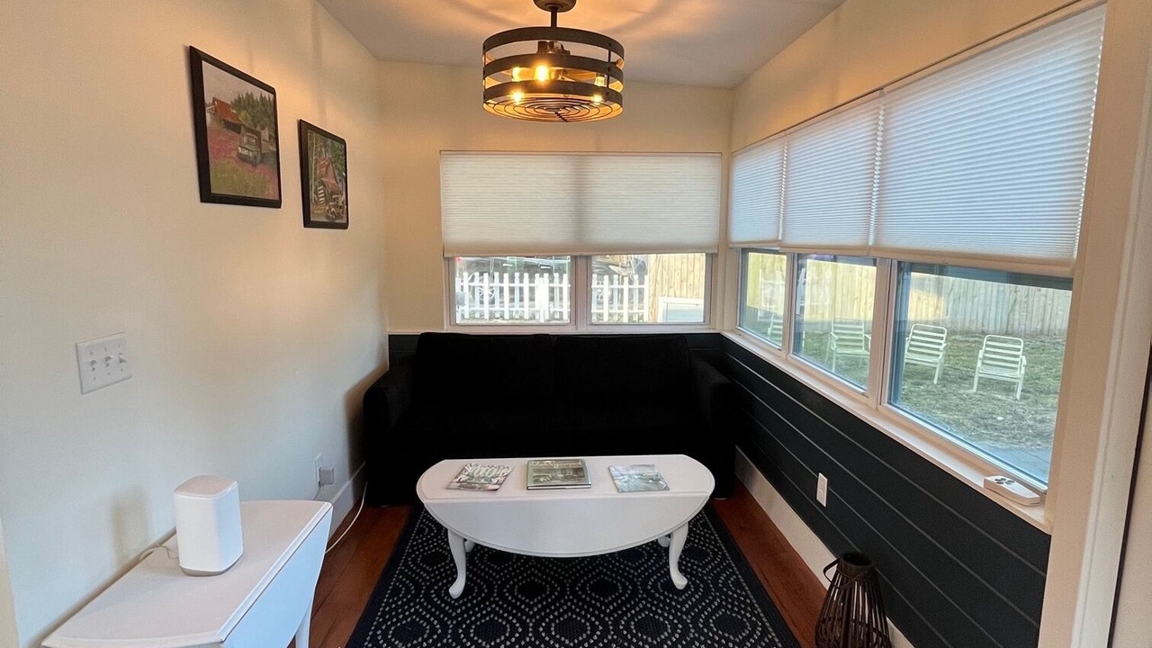 Photo of Livingroom in Putnam Hall