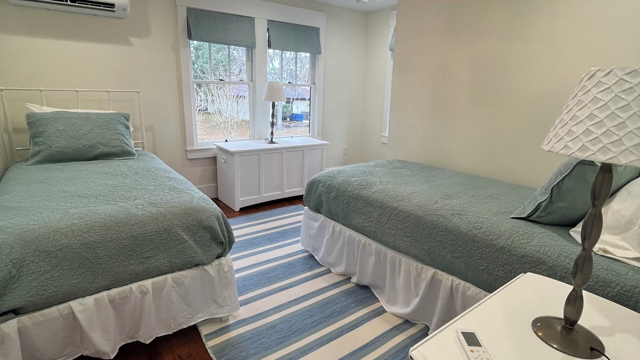 Photo of Bedroom in Putnam Hall
