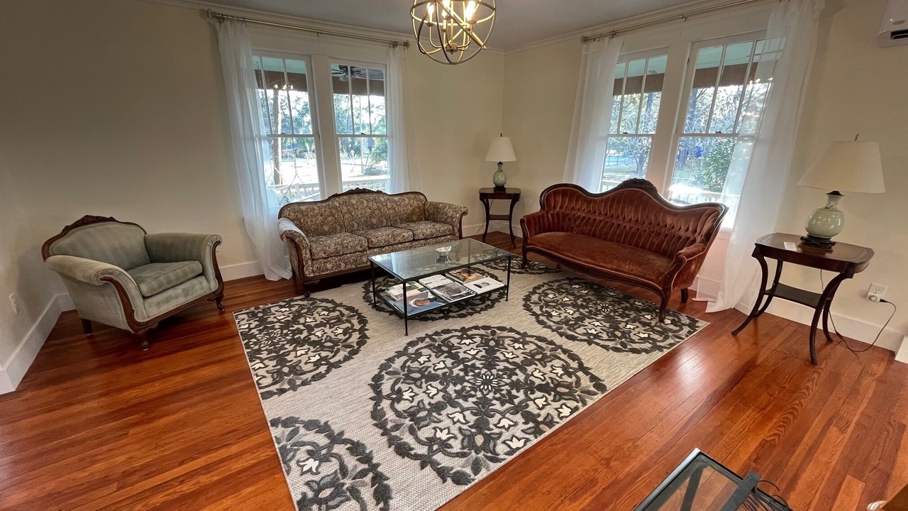 Photo of Livingroom in Putnam Hall