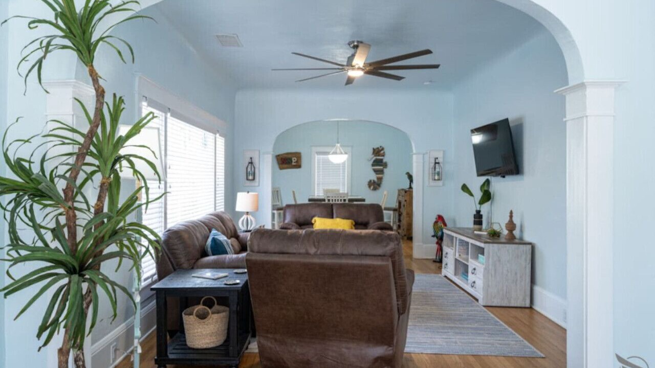 Photo of Livingroom in Historic District