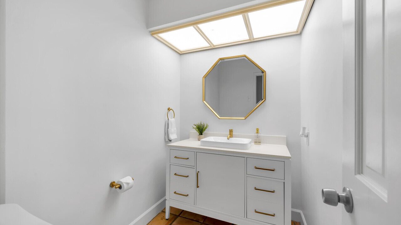 Photo of Bathroom in Largo