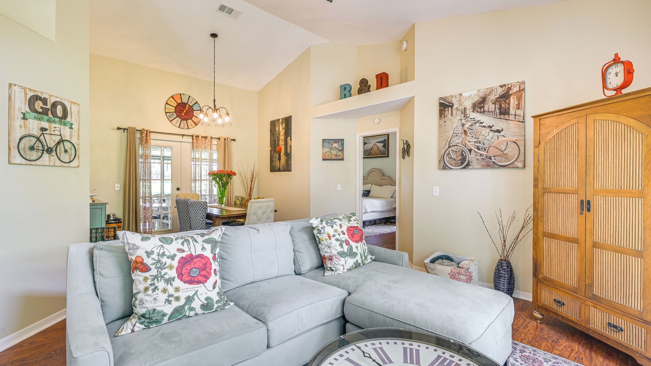 Photo of Livingroom in Silver Oaks