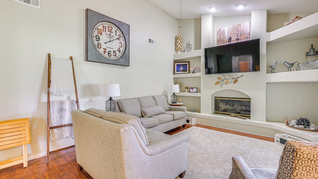 Photo of Livingroom in Silver Oaks