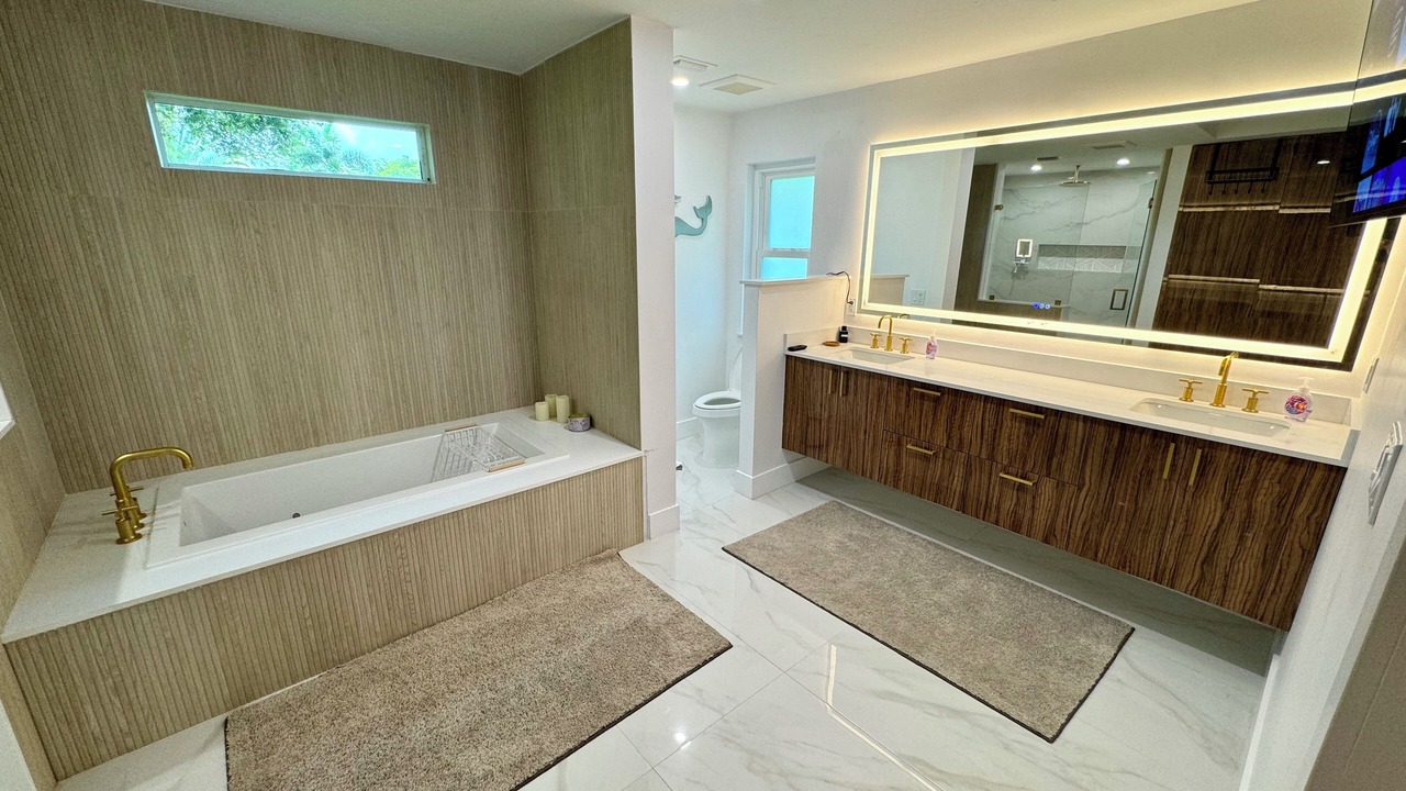 Photo of Bathroom in Kings Lake
